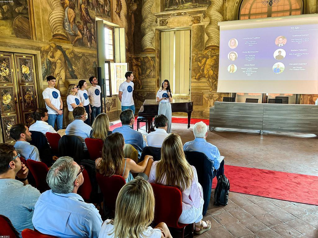 សារៈសំខាន់នៃការប្រកួតក្នុងការបង្កើតចំនេះដឹងថ្មី